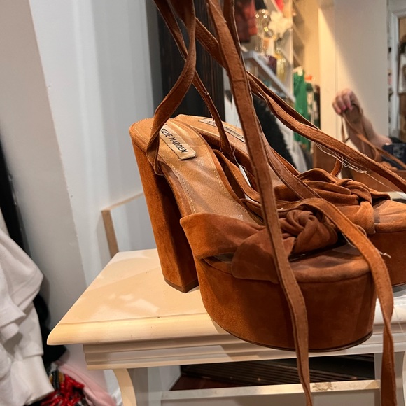 Heels - Picture 5 of 5